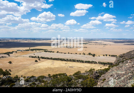 Voir d'Arapiles plaines depuis le sommet du mont Arapiles à Victoria, en Australie. Banque D'Images