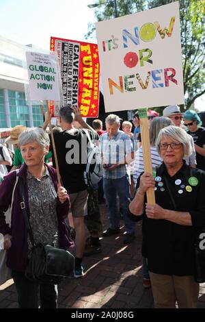 Lecture, UK, 20e Sep 2019, les militants de la grève et de militants sont descendus dans la rue dans la lecture pour mettre en évidence les dangers du changement climatique. Credit : Uwe Deffner / Alamy Live News Banque D'Images