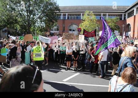 Lecture, UK, 20e Sep 2019, les militants de la grève et de militants sont descendus dans la rue dans la lecture pour mettre en évidence les dangers du changement climatique. Credit : Uwe Deffner / Alamy Live News Banque D'Images