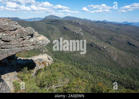 Les formations de roche connue sous le nom de balcons au Reed Lookout dans la région des Grampians de Victoria, Australie Banque D'Images