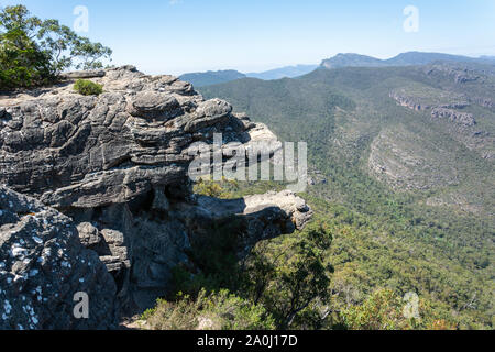 Les formations de roche connue sous le nom de balcons au Reed Lookout dans la région des Grampians de Victoria, Australie Banque D'Images