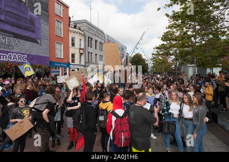 Cork, Irlande. 20 Septembre, 2019. Rassemblement des étudiants sur la Grande Parade de la 20e Grève du climat mondial qui s'est tenue en Irlande. - Crédit David Creedon / Alamy Live News Banque D'Images