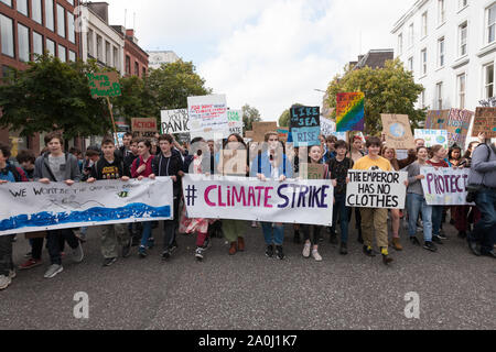 Cork, Irlande. 20 Septembre, 2019. Les étudiants, le centre commercial du Sud pour la 20e Grève du climat mondial qui s'est tenue en Irlande. - Crédit David Creedon / Alamy Live News Banque D'Images