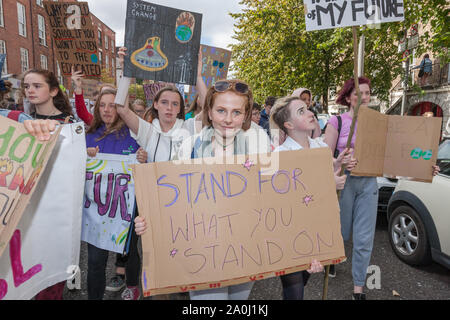 Cork, Irlande. 20 Septembre, 2019. Les étudiants, le centre commercial du Sud pour la 20e Grève du climat mondial qui s'est tenue en Irlande. - Crédit David Creedon / Alamy Live News Banque D'Images