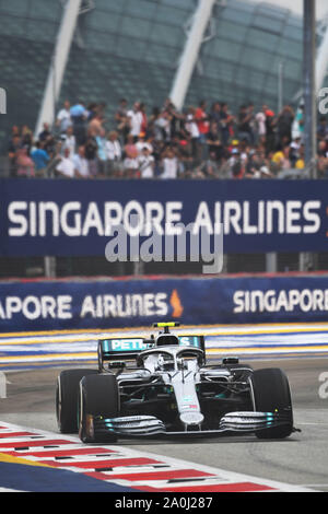 Singapour. Sep 20, 2019. Valtteri Bottas de lecteurs de Mercedes au cours de la première session de la pratique de la Formule Un Grand Prix de Singapour qui a eu lieu à la Marina Bay Street Circuit dans Singapour le 20 septembre 2019. Credit : Puis Chih Wey/Xinhua/Alamy Live News Banque D'Images