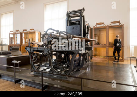 2019 : Paris, France - 01 septembre 2019 : Exposition au Musée des Arts et Métiers (design industriel de Paris, métiers d'Art, Arts et Craf Banque D'Images