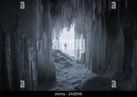 Grotte de glace du lac Baikal. Banque D'Images