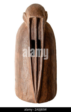 Masque singe africain sculpté en bois isolé sur blanc. Banque D'Images