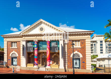 CAIRNS, AUSTRALIE - 11 NOVEMBRE 2018 : La Galerie d'Art de Cairns. L'espace de copie pour le texte Banque D'Images