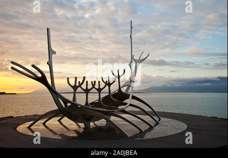 Escultura Solfar (Sun Voyager - Viajero del Sol). Reykjavik. Islandia Banque D'Images