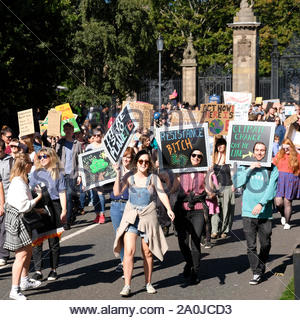 Edinburgh, Ecosse, Royaume-Uni. 20 septembre 2019. Une grève du climat mondial menés par les jeunes à l'extérieur du parlement écossais Rallye impliquant des étudiants d'Édimbourg, exigeant une plus grande action sur les ventilation. Credit : Craig Brown/Alamy Live News Banque D'Images