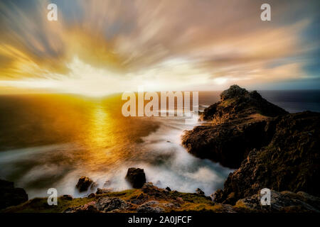 Coucher de soleil sur l'Heaqd Grondin. Cornwall, Angleterre Banque D'Images
