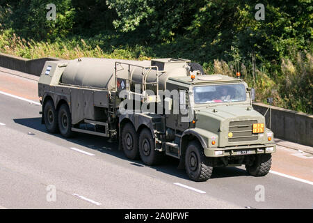 American Army Boughton Water Bowser Trailer avec système de chauffage, camions lourds de livraison de transport en vrac, transport de poids lourd, camion, transport, camion, Fret spécial, véhicule, livraison, industrie du transport militaire, fret sur le M6 à Lancaster, Royaume-Uni Banque D'Images