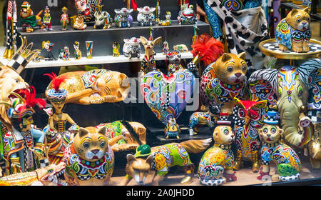 Barcelone, Espagne - 31 MAI 2019 : Vitrine magasin de souvenirs Banque D'Images