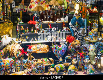 Barcelone, Espagne - 31 MAI 2019 : Vitrine magasin de souvenirs Banque D'Images