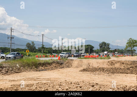 Chiang Mai, Thaïlande - 16 septembre 2019 : Construction de nouveaux road no.121 à l'extérieur de la ceinture périphérique de la ville de Chiangmai. Banque D'Images