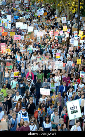 Londres, Royaume-Uni. 20 septembre 2019. La grève mondiale du climat à Londres part de Westminster, le long de la Tamise jusqu'à Trafalgar Square. Banque D'Images