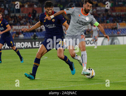 Federico Fazio de Mahmut Tekdemir AS Roma et au cours de la phase de groupes de la Ligue Europa match de foot entre AS Roma - Instabul Basaksehir au Stadio Olimpico à Rome Italie 19 septembre 2019 Banque D'Images