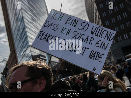 Berlin, Allemagne. Sep 20, 2019. Les participants à la manifestation du club de Berlin les opérateurs sont debout sur la Potsdamer Platz. Crédit : Paul Zinken/dpa/Alamy Live News Banque D'Images
