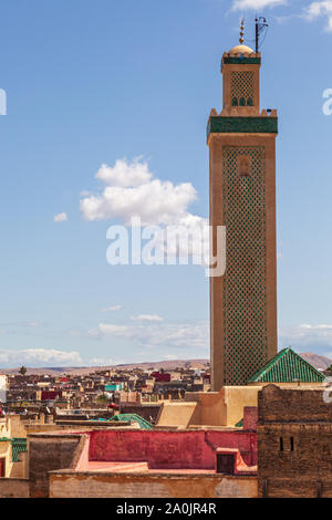 Mosquée de KAIRAOUINE L'une des plus grandes mosquées de l'Afrique et peut-être la plus ancienne université du monde, ce complexe est le cœur spirituel de Fès maroc Banque D'Images