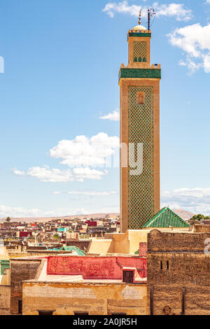 Mosquée de KAIRAOUINE L'une des plus grandes mosquées de l'Afrique et peut-être la plus ancienne université du monde, ce complexe est le cœur spirituel de Fès maroc Banque D'Images