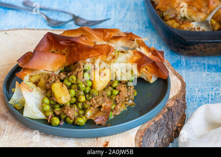 Samosa d'agneau - plat indien populaire avec un remplissage savoureux Banque D'Images