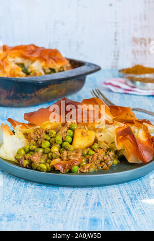 Samosa d'agneau - plat indien populaire avec un remplissage savoureux Banque D'Images