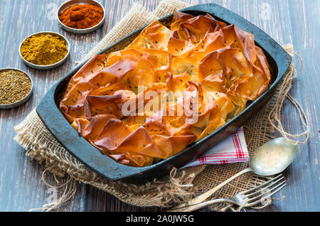 Samosa d'agneau - plat indien populaire d'une délicieuse garniture. Banque D'Images