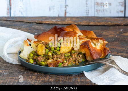 Samosa d'agneau - plat indien populaire avec un remplissage savoureux Banque D'Images