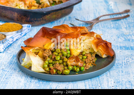 Samosa d'agneau - plat indien populaire avec un remplissage savoureux Banque D'Images