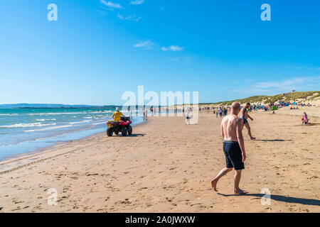 CAMBER SANDS, UK - 15 septembre 2019 : Les gens se détendre sur la plage de Camber Sands dans l'East Sussex, dans le village de Camber. Les 3 miles stretch est l'onl Banque D'Images