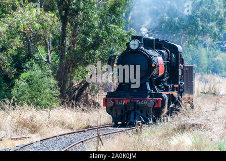 Castlemaine, Victoria, Australie - 1 mars, 2017. Train à vapeur historique d'exécution sur la route de Castlemaine Maldon - dans les champs aurifères de Victoria, en Australie. Banque D'Images