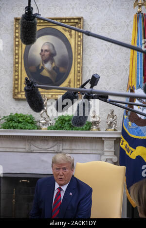 Washington DC, USA . Sep 20, 2019. Washington DC, USA. Sep 20, 2019. Le président Donald Trump se réunit avec le Premier Ministre australien, Scott Morrison dans le bureau ovale au cours d'une visite d'État à la Maison Blanche à Washington, DC le vendredi 20 septembre, 2019. Credit : UPI/Alamy Live News Banque D'Images