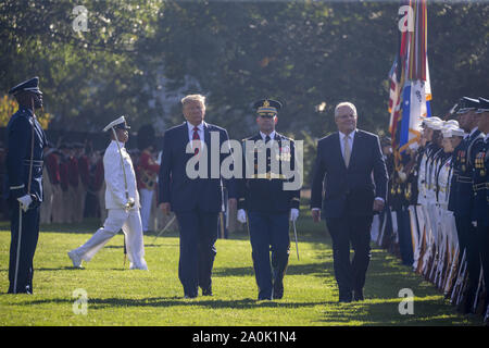 Washington DC, USA . Sep 20, 2019. Washington DC, USA. Sep 20, 2019. Le président Donald Trump et le Premier Ministre australien, Scott Morrison revoir les troupes lors de la cérémonie d'arrivée au cours d'une visite d'État à la Maison Blanche à Washington, DC le vendredi 20 septembre, 2019. Credit : UPI/Alamy Live News Banque D'Images