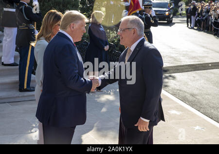 Washington DC, USA . Sep 20, 2019. Washington DC, USA. Sep 20, 2019. Le président Donald Trump et le Premier Ministre australien, Scott Morrison se serrer la main lors de la cérémonie d'arrivée au cours d'une visite d'État à la Maison Blanche à Washington, DC le vendredi 20 septembre, 2019. Credit : UPI/Alamy Live News Banque D'Images