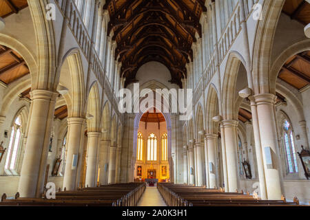 Bendigo, Victoria, Australie - 27 février 2017. Vue de l'intérieur de la Cathédrale du Sacré-Cœur à Bendigo, Victoria, vers l'autel principal. Banque D'Images