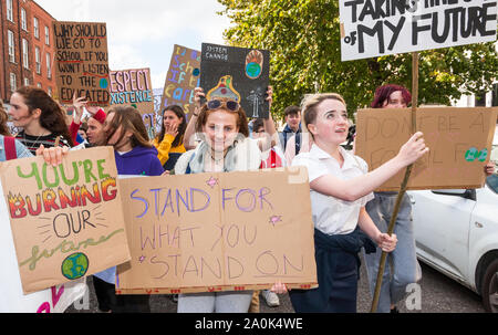La ville de Cork, Cork, Irlande. 20 Septembre, 2019. Les étudiants qui protestaient sur le centre commercial du Sud dans le cadre de la 20ème Grève du climat mondial qui a eu lieu dans la ville de Cork, Irlande. Crédit : David Creedon/Alamy Live News Banque D'Images