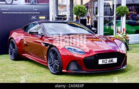 Aston Martin DBS Superleggera coupé au salon de 2019 Le Salon privé à Blenheim Palace, Oxfordshire Banque D'Images