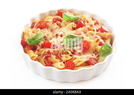 Gratin de pâtes Isolated On White Banque D'Images