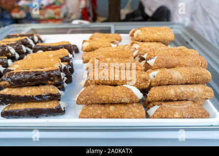 Cannoli italiens à partir de la fête de San Gennaro. Banque D'Images