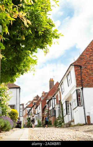 Le SEIGLE, UK - 25 juillet 2019 : une belle rue pavée, dans la jolie ville de Rye, East Sussex. Ray est un lieu historique et touristique attrayant destinati Banque D'Images