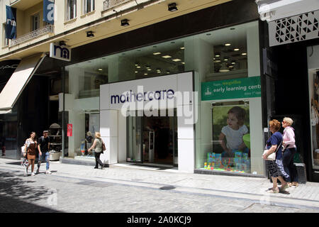 La rue Ermou Grèce Athènes Les gens de l'extérieur Mothercare Banque D'Images