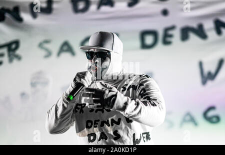 Hambourg, Allemagne. Sep 20, 2019. Le groupe eichkind «' joue au Reeperbahn-Festival sur une scène en face de l'Millerntorstadion. Le festival existe depuis 2006. Axel Heimken Crédit :/dpa/Alamy Live News Banque D'Images