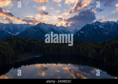 Près de Freibergsee Oberstdorf à l'aube Banque D'Images