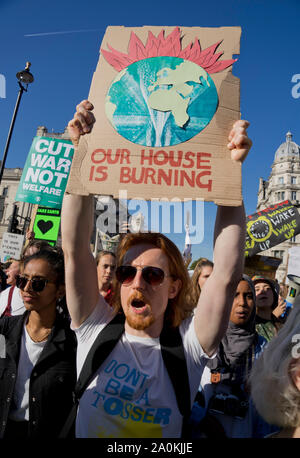Les enfants, les étudiants, les familles et les militants à crise climatique grève manifestation à Westminster ; Londres ; Angleterre ; Royaume-Uni ; dans le cadre d'une campagne mondiale à travers le monde, le 20 septembre 2019 Banque D'Images