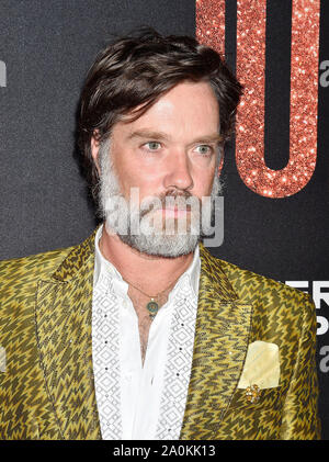 Los Angeles, CA - le 19 septembre : Rufus Wainwright assiste à la première mondiale de la Roadside Attraction's 'judy' à Samuel Goldwyn Theatre le 19 septembre 2019 à Beverly Hills, Californie. Banque D'Images