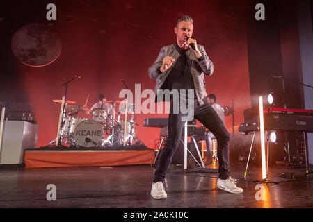 Bexhill-On-Sea, Royaume-Uni. 20 Sep 2019. Keane effectuer une performance live spécial de leur nouvel album - Cause et effet. De La Warr Pavilion le jour de leur libération (L) Richard Hughes, Tom Chaplin, Tim Rice-Oxley. Jason Richardson/Alamy Live News Banque D'Images