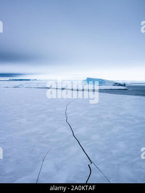 Brisée et la fonte de la glace de mer dans la mer de Weddell, l'Antarctique. Banque D'Images