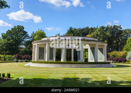 L'Brookwood Memorial 1939-1945 dans les cimetières militaires au cimetière de Brookwood, Pirbright, Woking, Surrey, Angleterre du Sud-Est, Royaume-Uni Banque D'Images