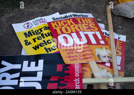 Londres, Royaume-Uni - 20 septembre 2019 : Des manifestants se rassemblent en Victoria Gardens, Westminster, d'appeler à l'action du gouvernement sur le changement climatique Banque D'Images